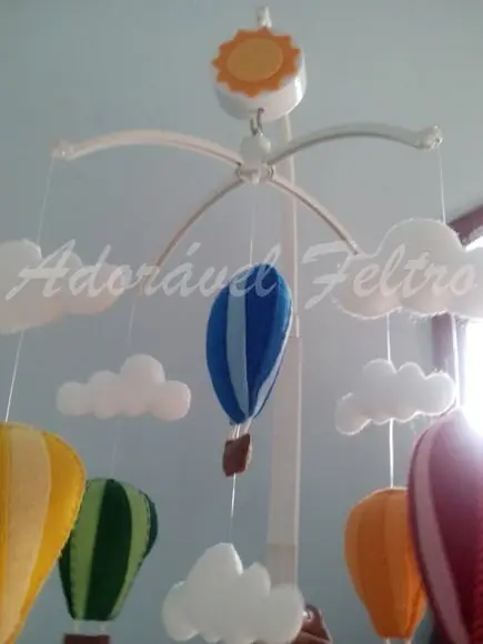 Móbile Giratório Musical Balões e Nuvens+Suporte