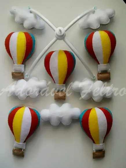 Móbile Giratório Musical Balões e Nuvens+Suporte