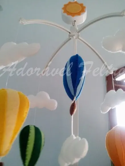 Móbile Giratório Musical Balões e Nuvens+Suporte