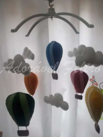 Móbile Giratório Musical Balões e Nuvens+Suporte