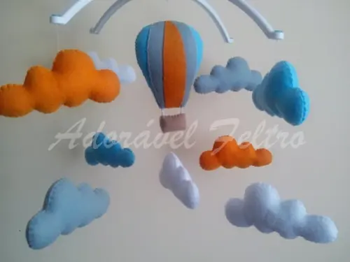 Móbile Musical Balão e Nuvens - Leonardo
