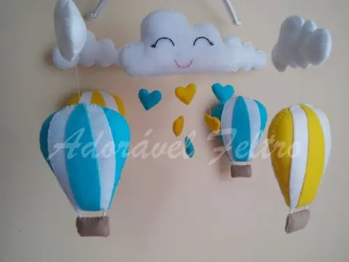 Móbile Musical Balões e Nuvens + Suporte