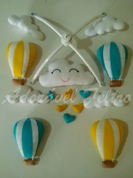 Móbile Musical Balões e Nuvens + Suporte