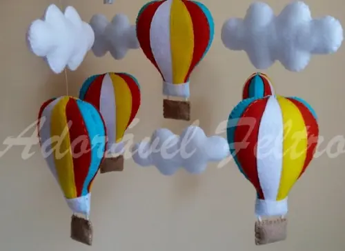Móbile Musical Balões e Nuvens+Suporte
