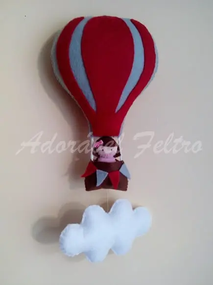 Móbile Musical Balões, Nuvens e Menina