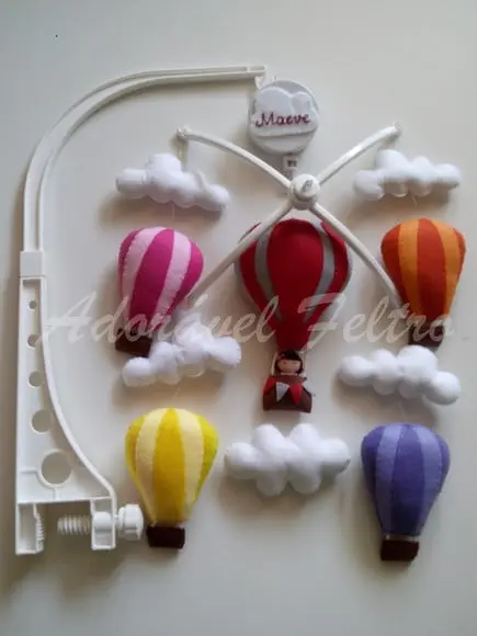 Móbile Musical Balões, Nuvens e Menina