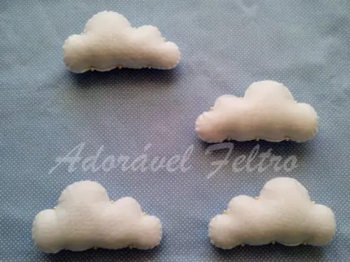 Nuvem em feltro - 10cm