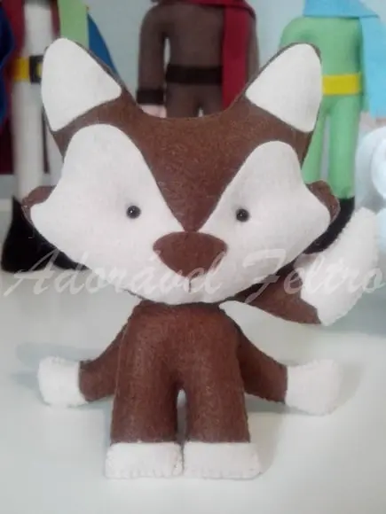 Raposa em feltro - 16cm