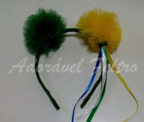 Kit 3 Tiaras Pom Pons e fitas Copa Brasil