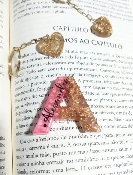 Chaveiro de Resina Letra Totalmente Personalizada