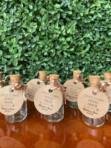 50 Garrafinhas de Vidro 20 ml - Doce Como Nosso Amor