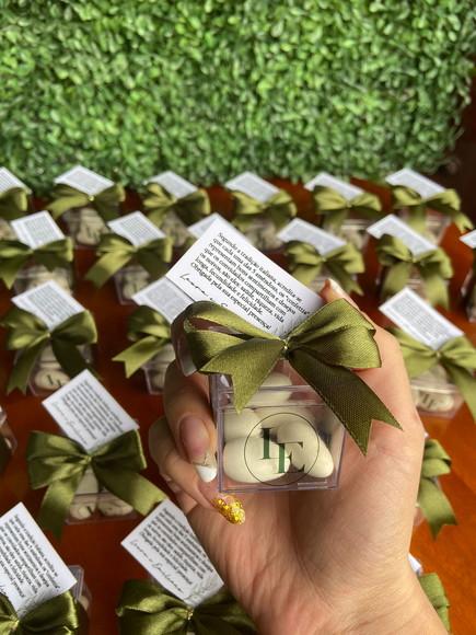 Caixinha Acrílica com Amêndoas- Lembrancinha para Casamento