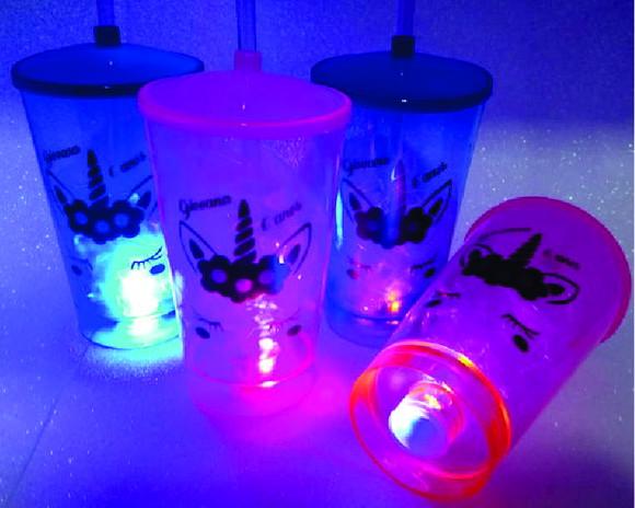 Copos Twister com Tampa e Canudo e Led