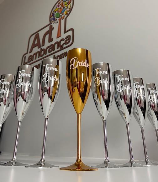 Taça Dourada Metalizada