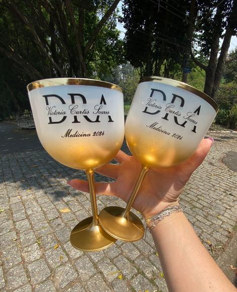Taça Gin com Borda Metalizada Dourada