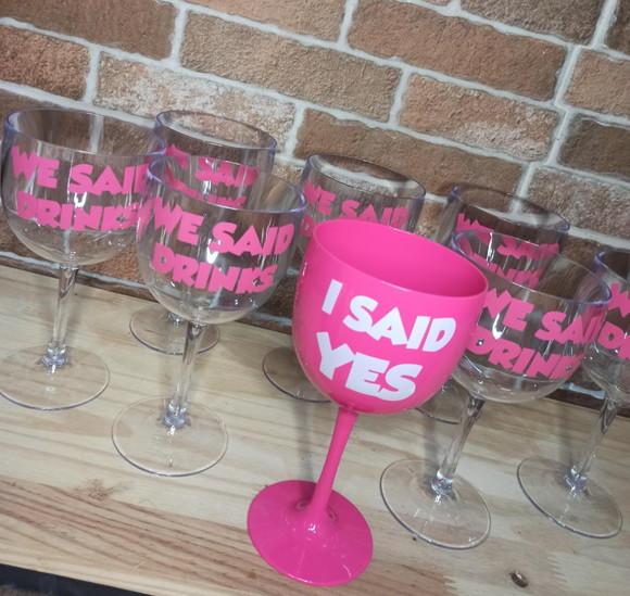 Taça Gin I Said Yes e We Said Drinks