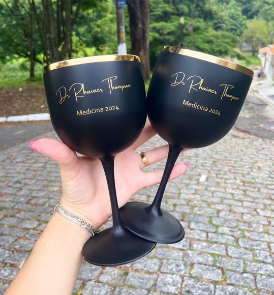 Taça Gin Preta Fosca com Borda Metalizada para Formatura