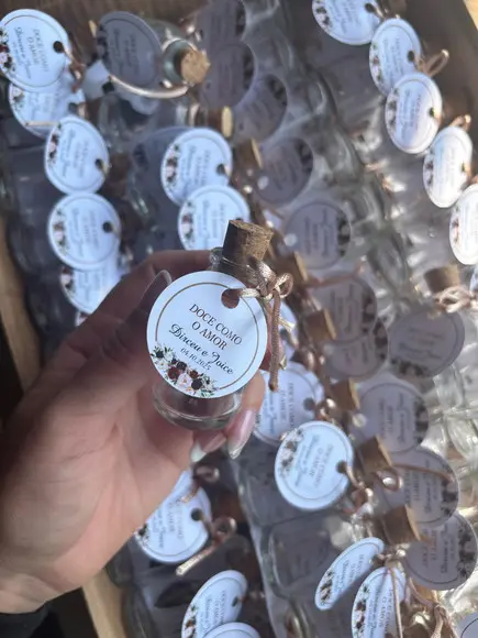 30 Garrafinhas de Vidro 20 ml - Doce Como o Amor