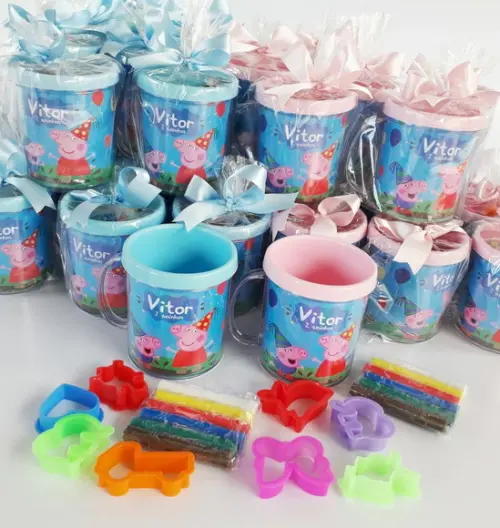 Caneca Acrilica com Massinha - Lembrancinha Infantil