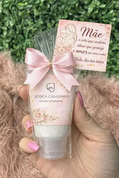 Lembrancinha de Dia das Mães Bisnaga Hidratante no Celofane