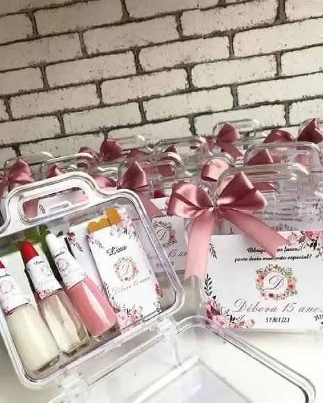 Lembrancinha para 15 Anos- Maletinha com Esmaltes
