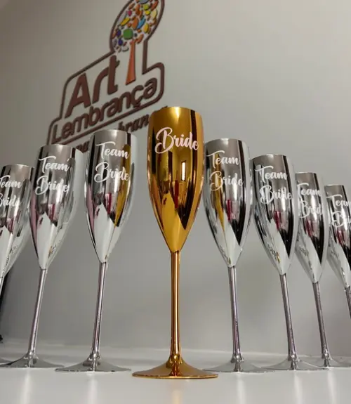Taça Dourada Metalizada