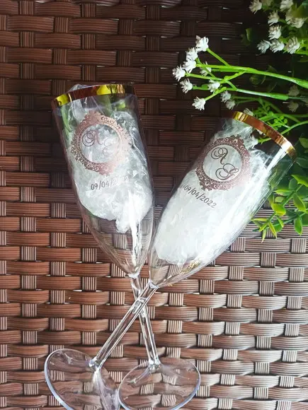 Taça Espumante com Borda Metalizada