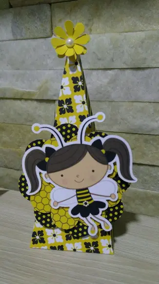 Caixinha Cone/pirâmide Abelhinha