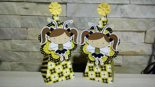 Caixinha Cone/pirâmide Abelhinha