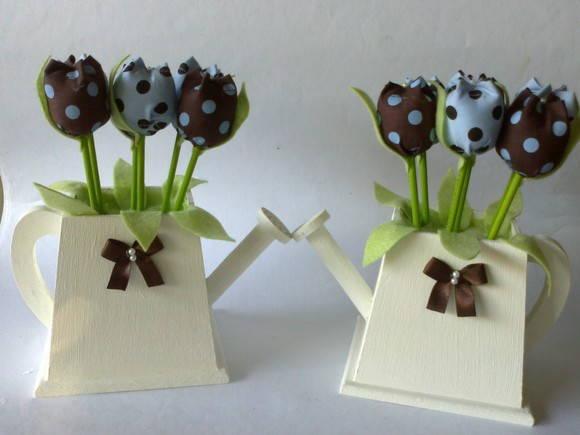 * Regador em MDF com Tulipas de Tecido *