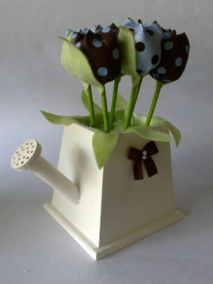 * Regador em MDF com Tulipas de Tecido *
