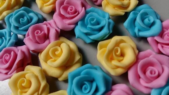 Aplique Rosas em Biscuit Modelado à Mão