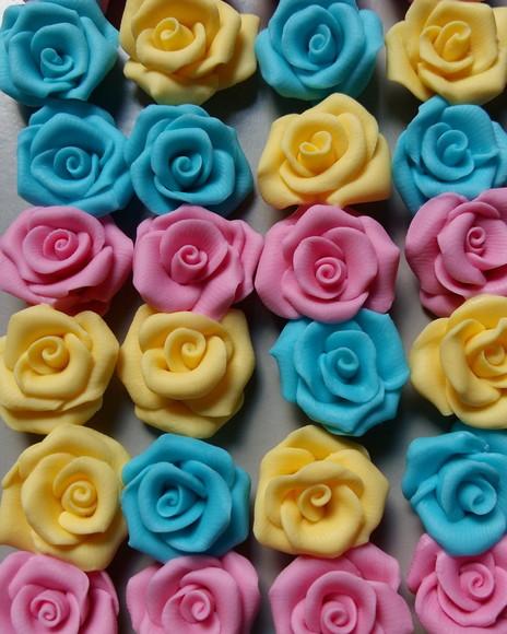 Aplique Rosas em Biscuit Modelado à Mão