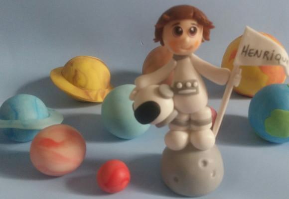 Astronauta com Planetas de Biscuit