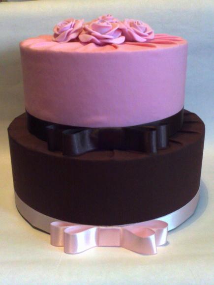 Bolo Fake Marrom e Rosa