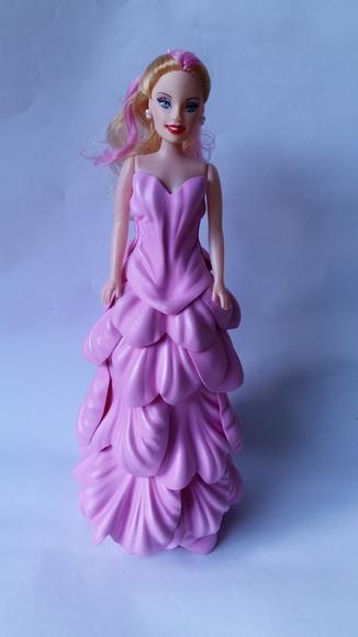 Boneca com vestido em EVA