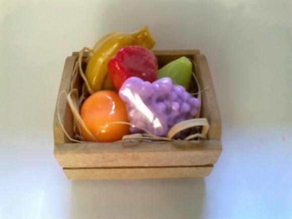 Caixote com Frutas de Sabonete