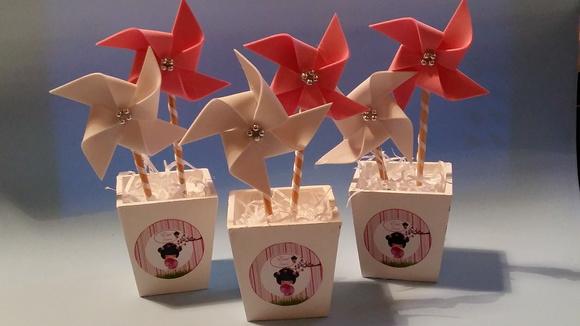 Centro de Mesa Catavento Boneca Kokeshi