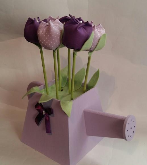 Centro de Mesa Regador com Tulipas