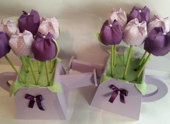 Centro de Mesa Regador com Tulipas