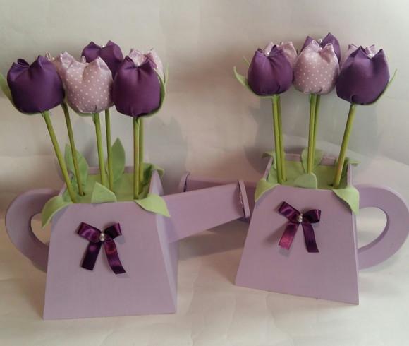 Centro de Mesa Regador com Tulipas