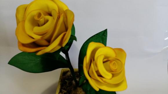 Centro de Mesa Rosas em E.V.A