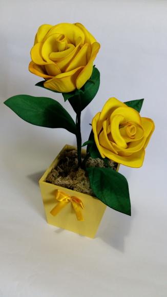 Centro de Mesa Rosas em E.V.A