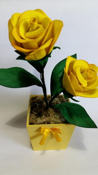 Centro de Mesa Rosas em E.V.A