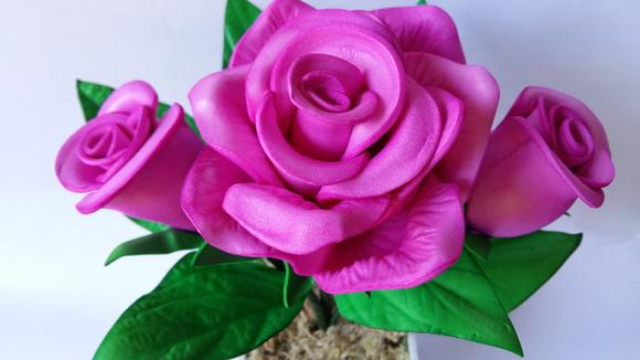 Centro de Mesa Rosas em E.V.A