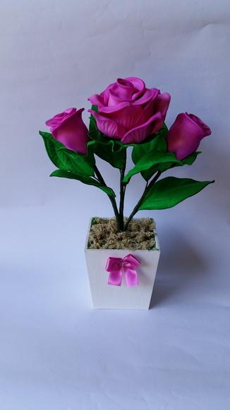 Centro de Mesa Rosas em E.V.A