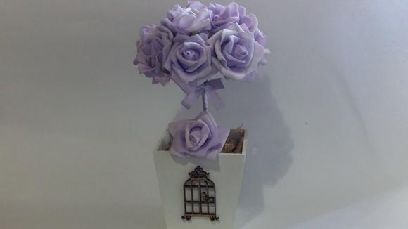 Centro de Mesa Rosas Lilás