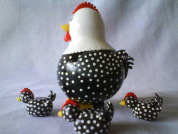 Galinha D'Angola com filhotes