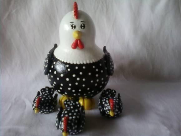 Galinha D'Angola com filhotes