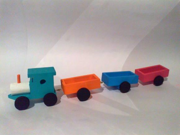 Mini trem de MDF